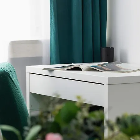 Bright Two-bedroom In Nowa Huta By Renters * クラクフ