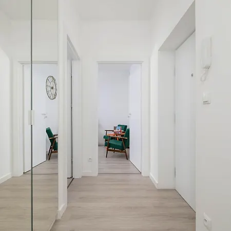 Bright Two-bedroom In Nowa Huta By Renters