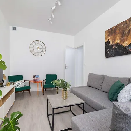 Bright Two-bedroom In Nowa Huta By Renters