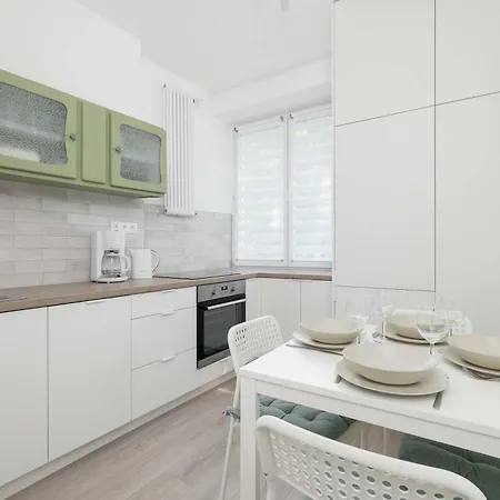 Bright Two-bedroom In Nowa Huta By Renters アパート クラクフ