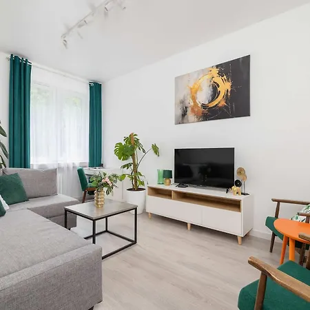 Bright Two-bedroom In Nowa Huta By Renters 克拉科夫
